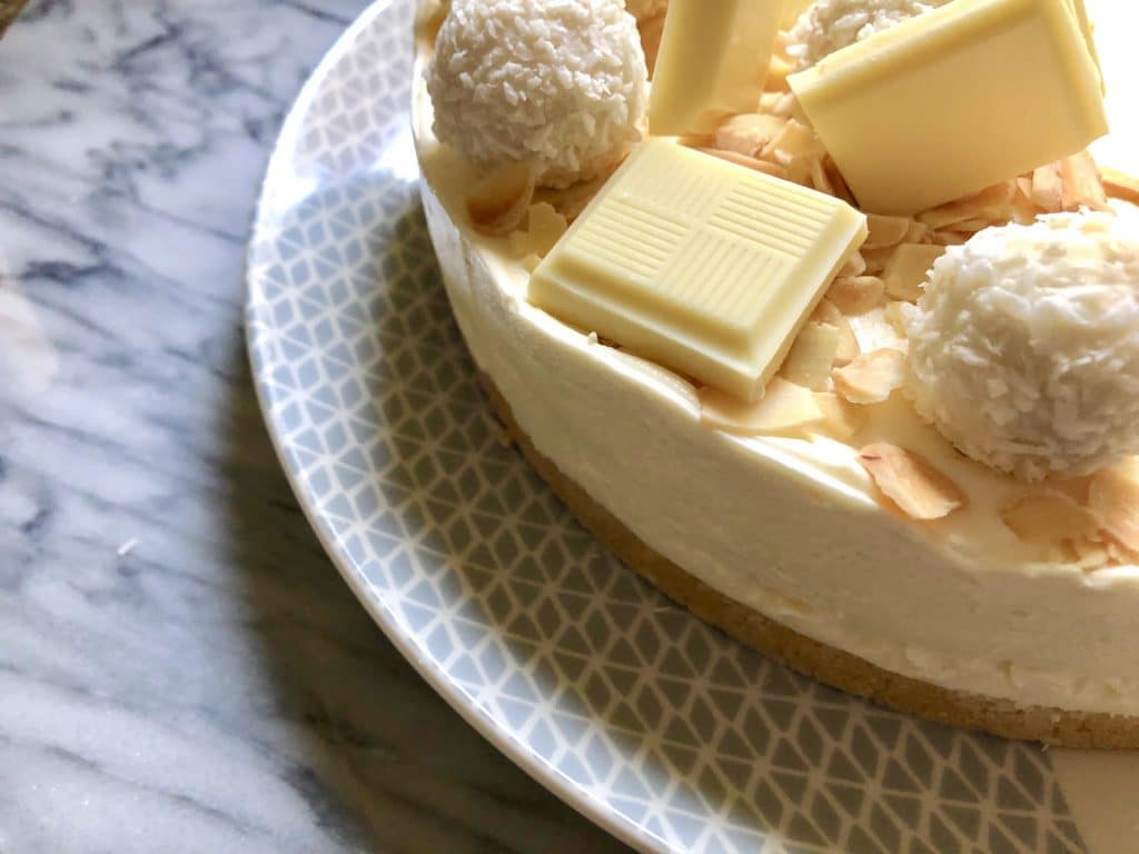 white-chocolate-amaretto-cheesecake-maverick-baking