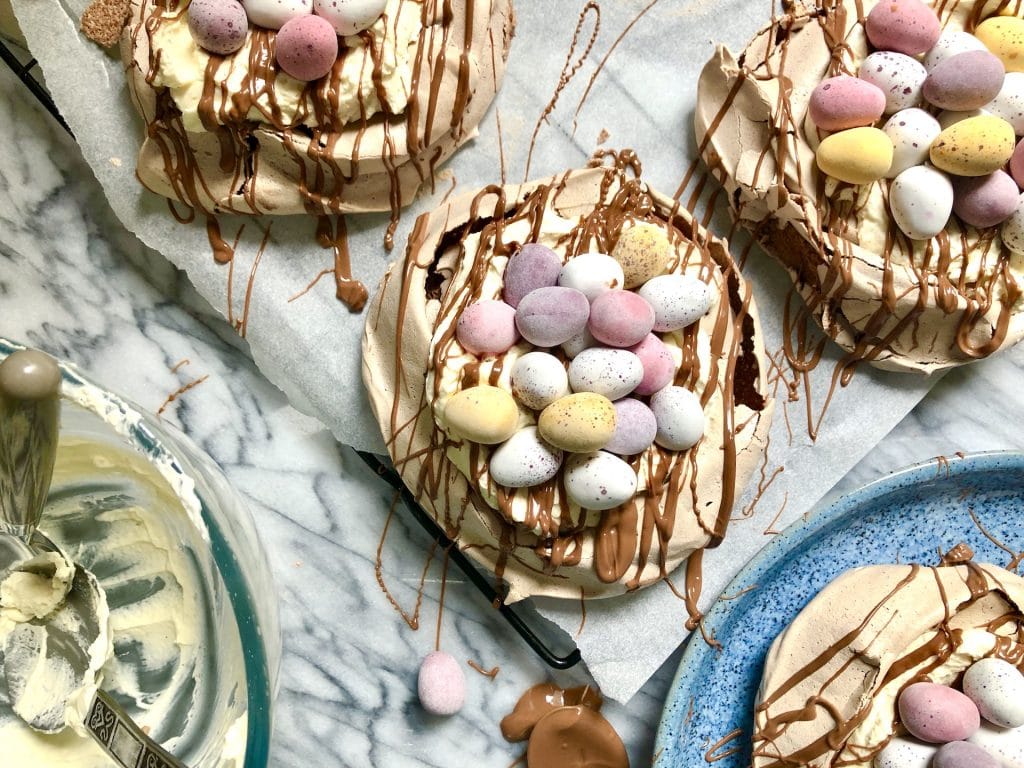 mini egg pavlovas