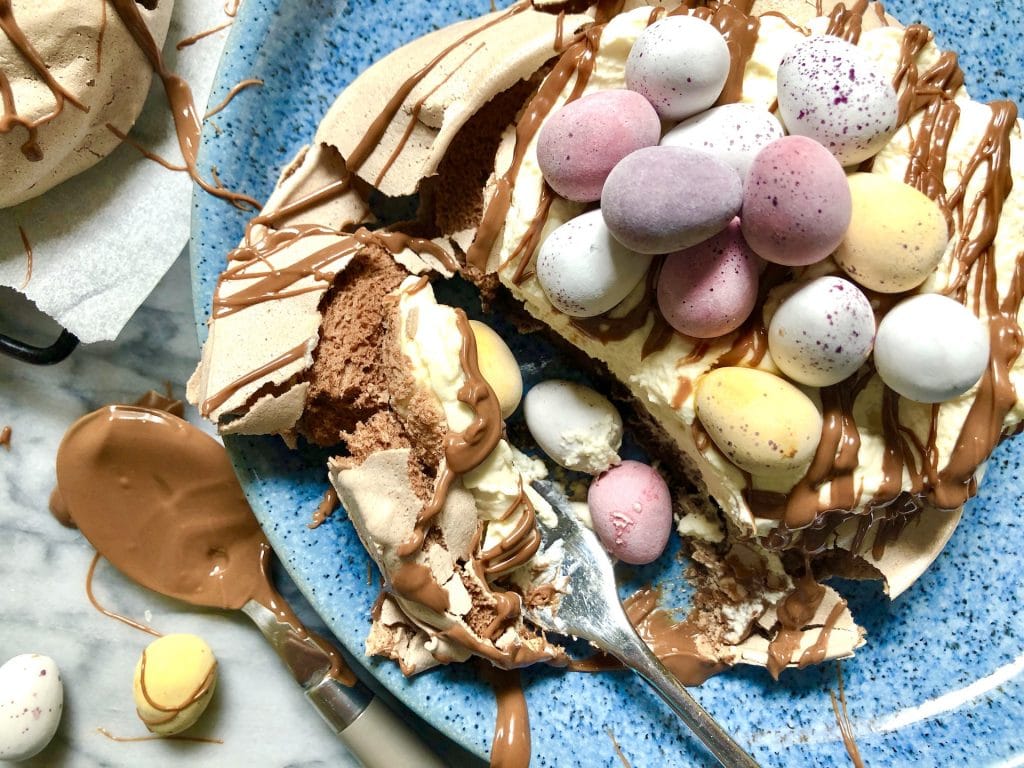 mini egg pavlovas