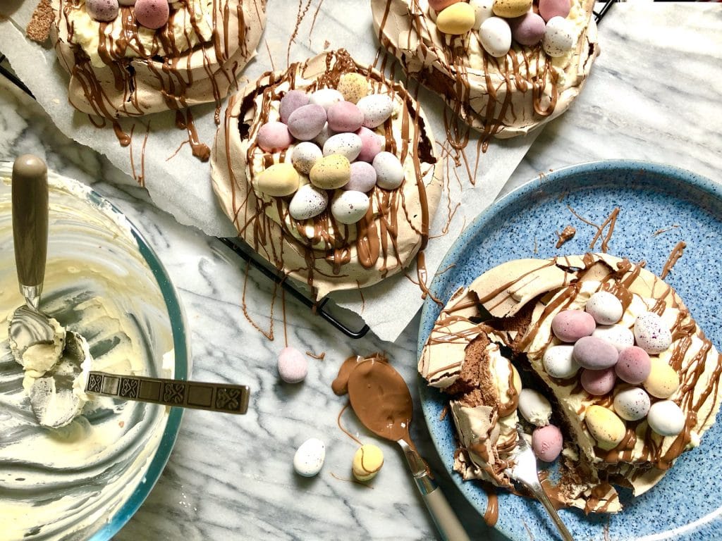 mini egg pavlovas