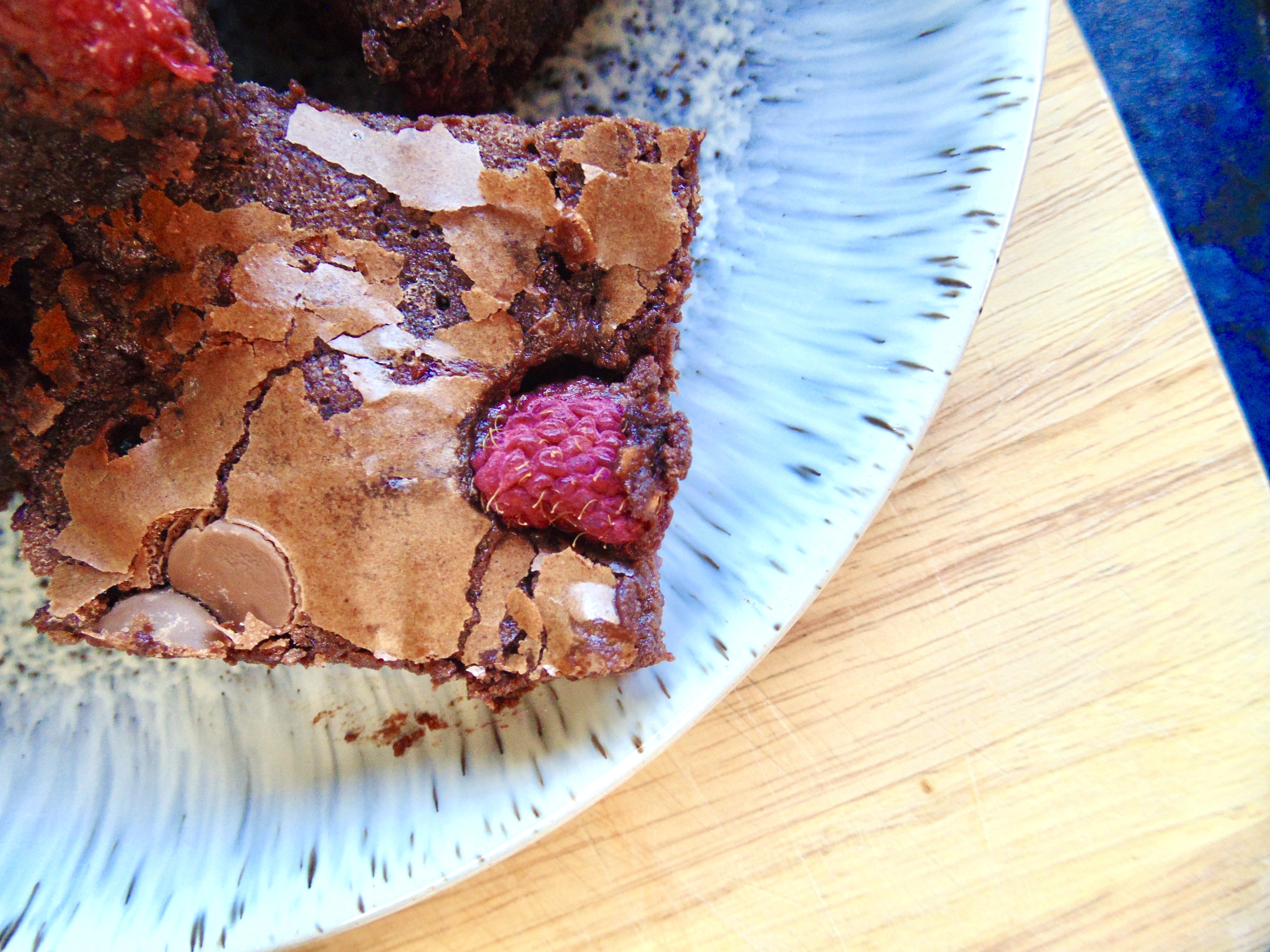 chocolate chip summer berry brownies