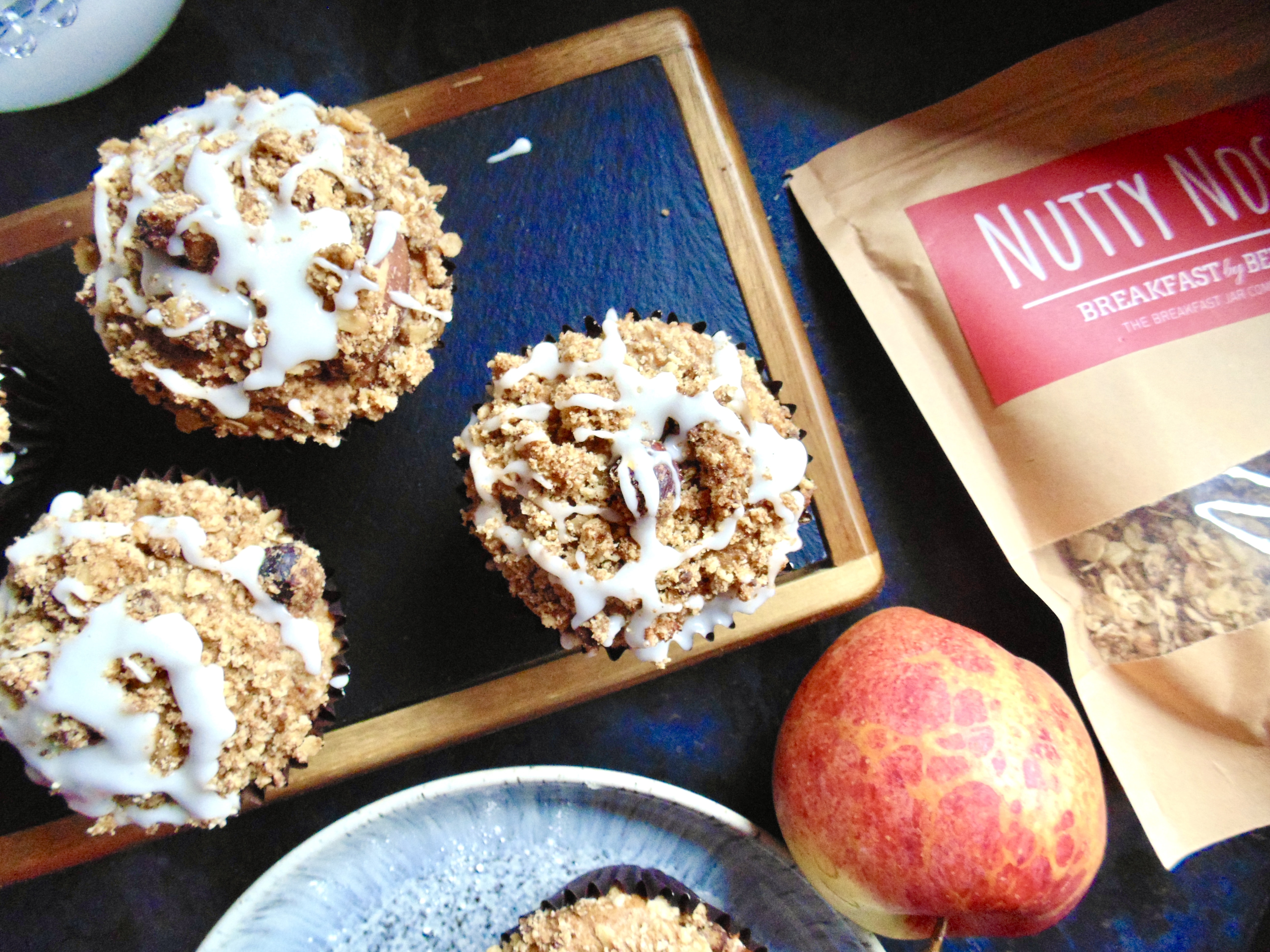 spiced apple crumble muffins