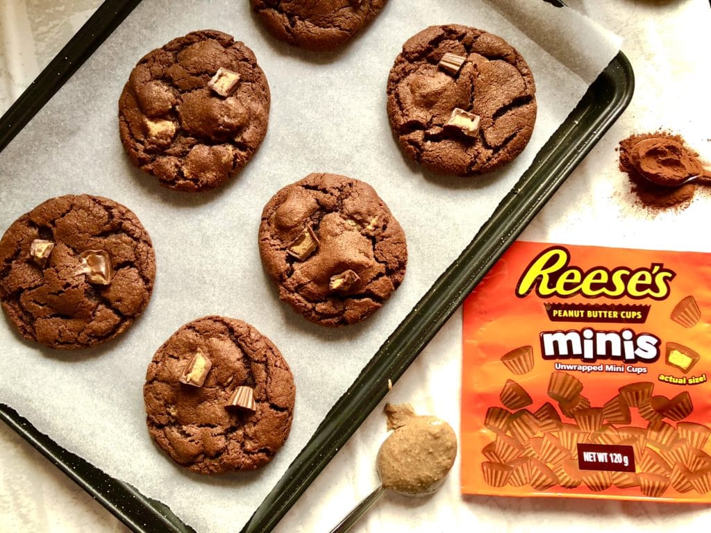 reese's chocolate peanut butter cup cookies
