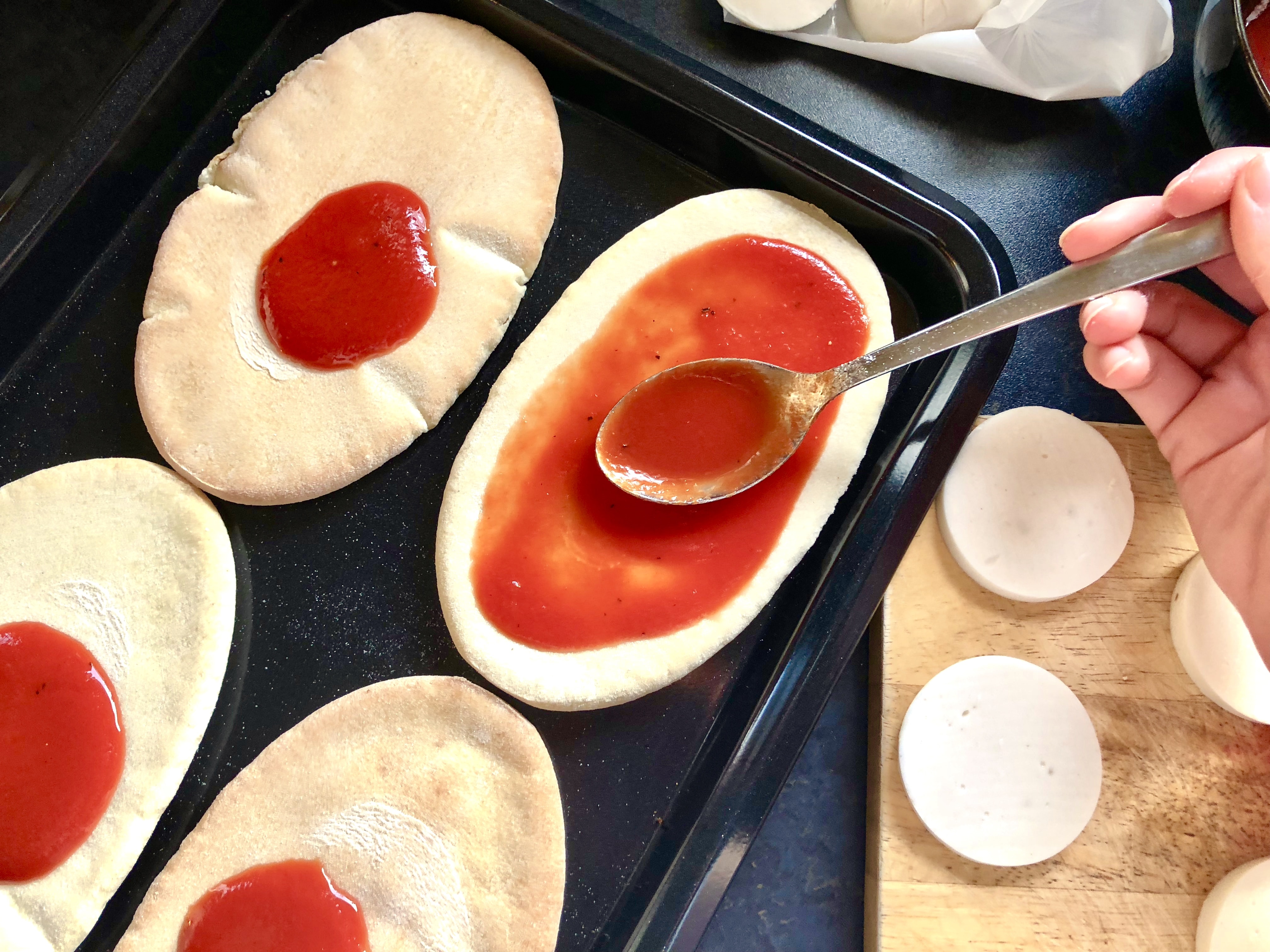 quick pesto pitta pizzas