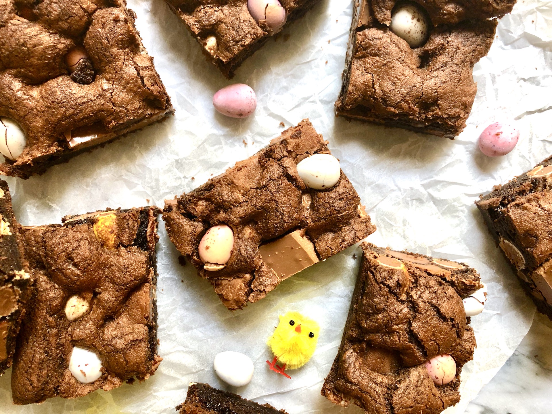 mini egg chocolate cookie bars