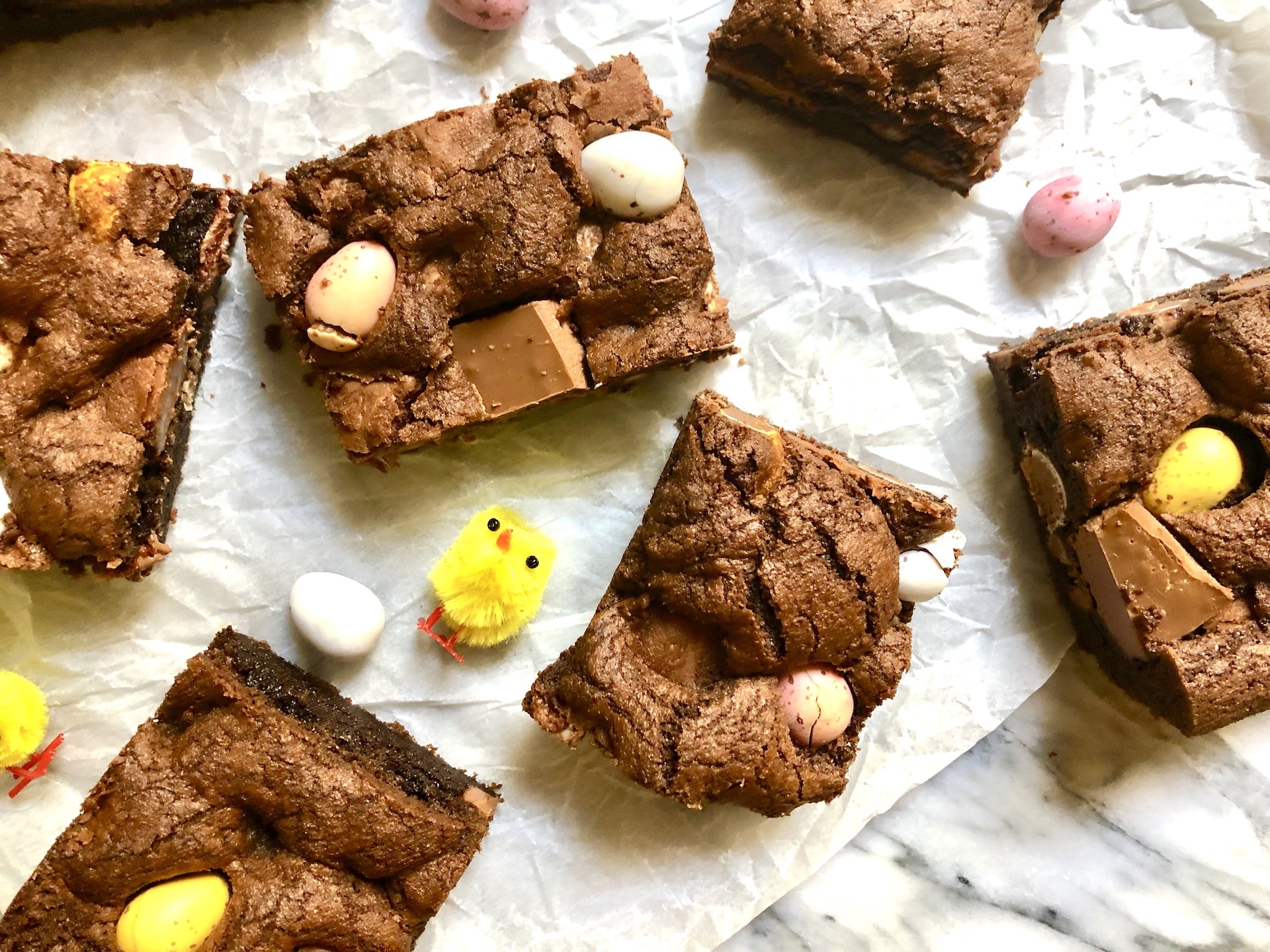 mini egg chocolate cookie bars