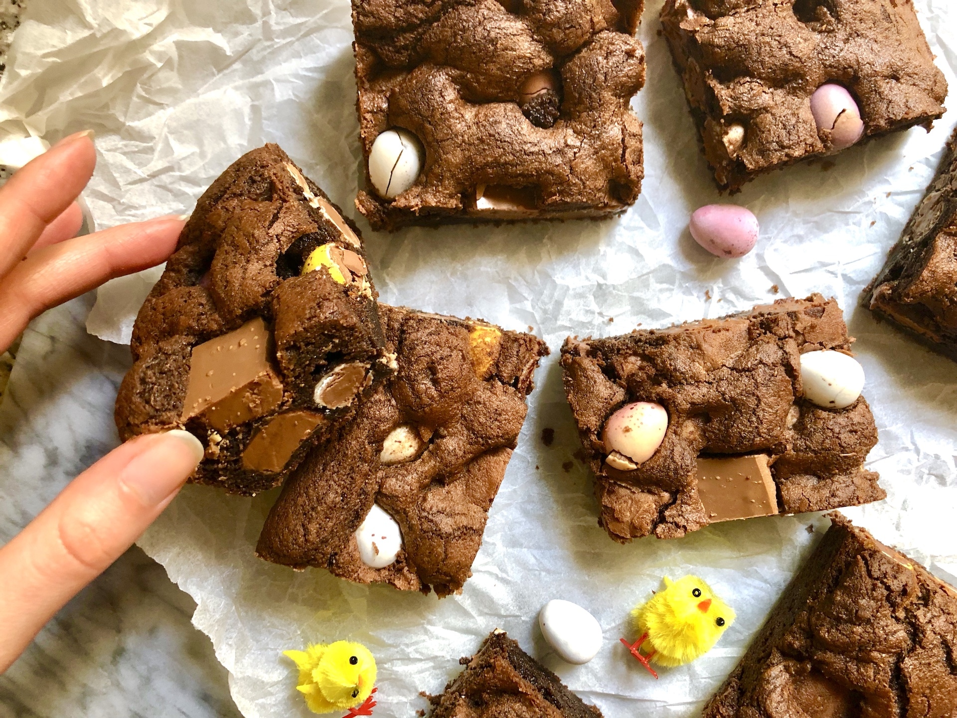 mini egg chocolate cookie bars