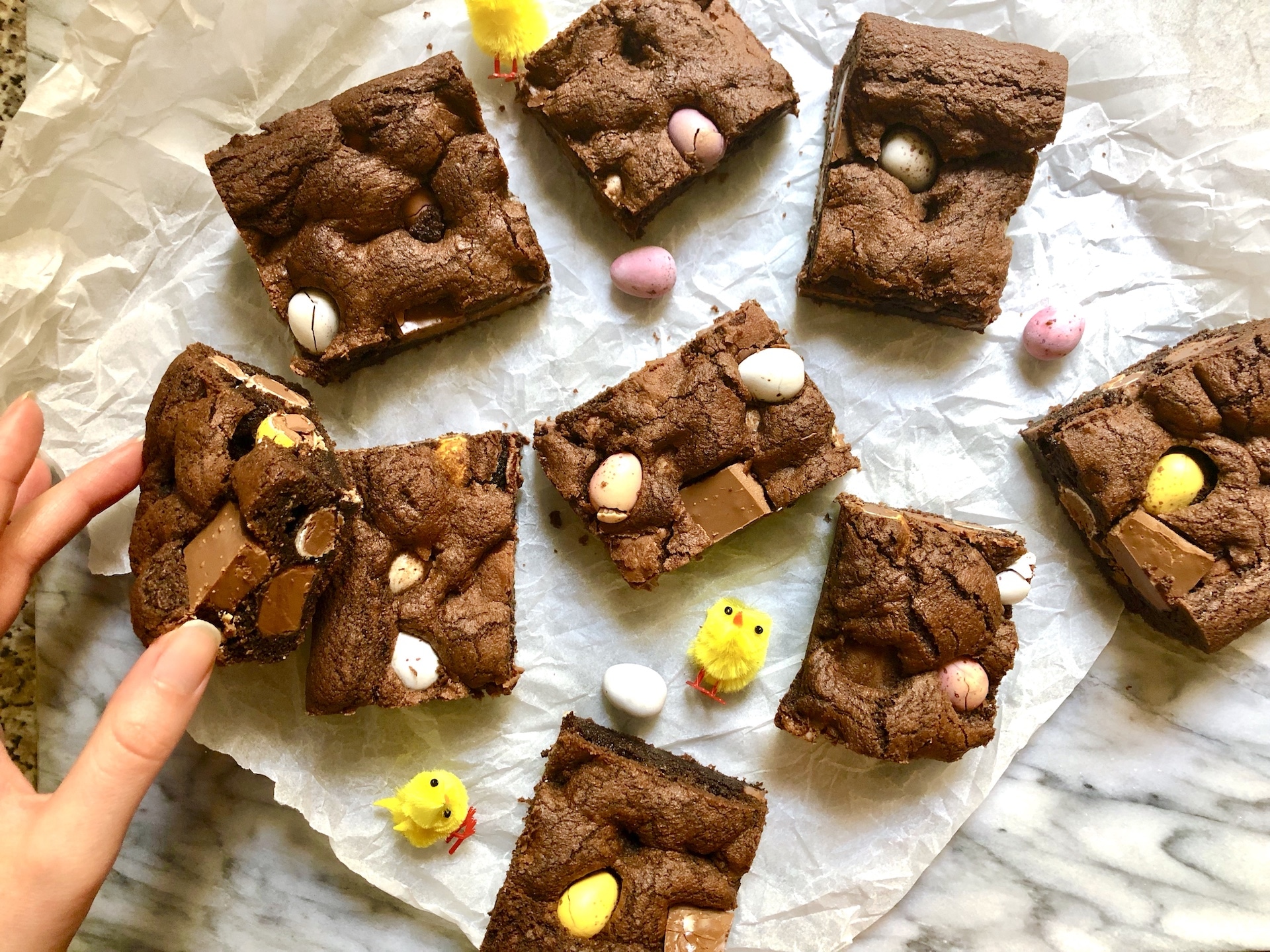 mini egg chocolate cookie bars