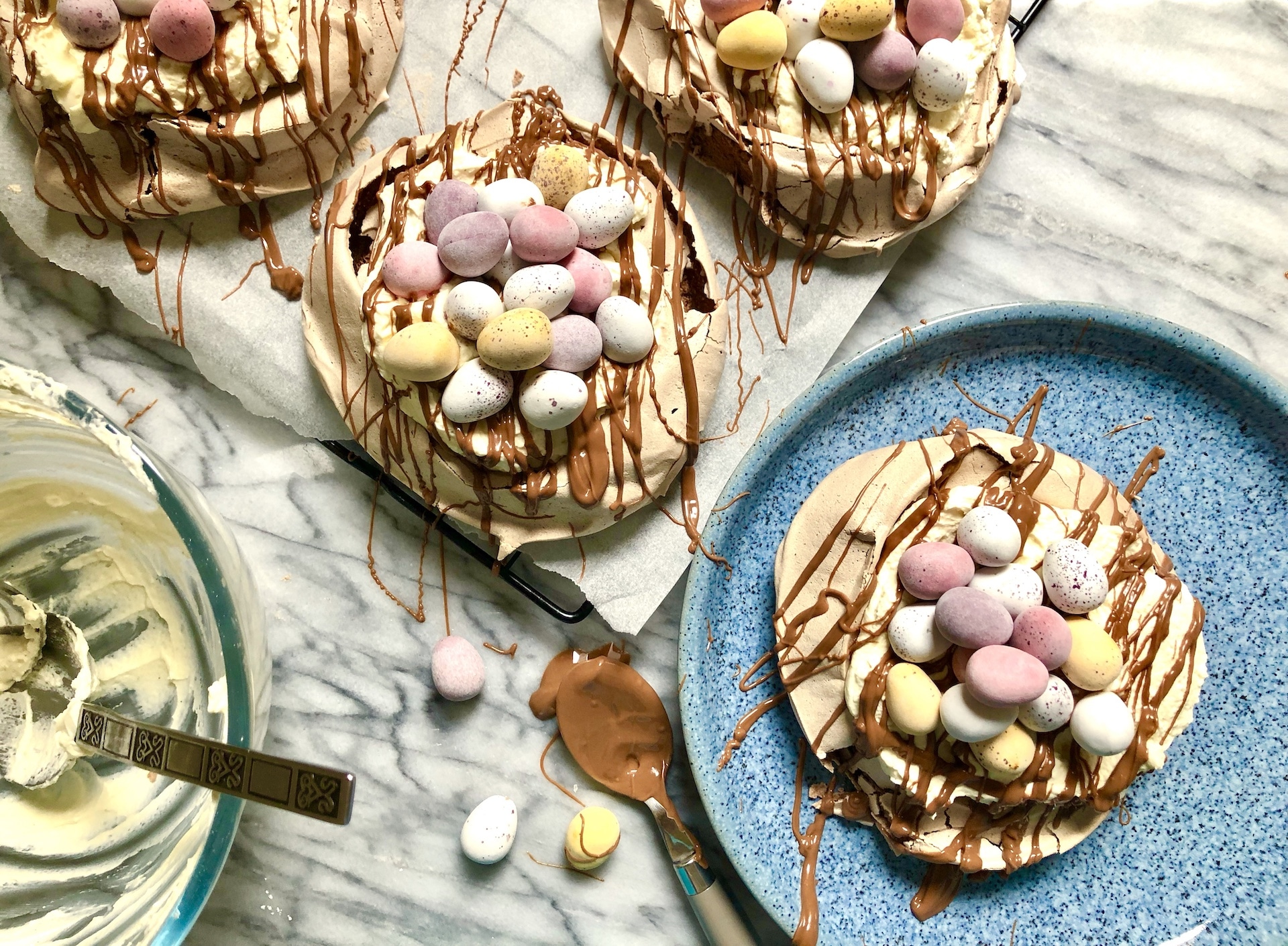 mini egg pavlovas