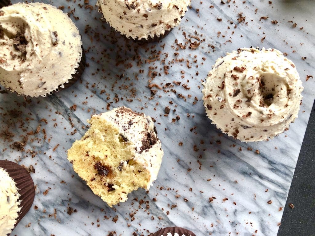 Stracciatella Cupcakes – Maverick Baking