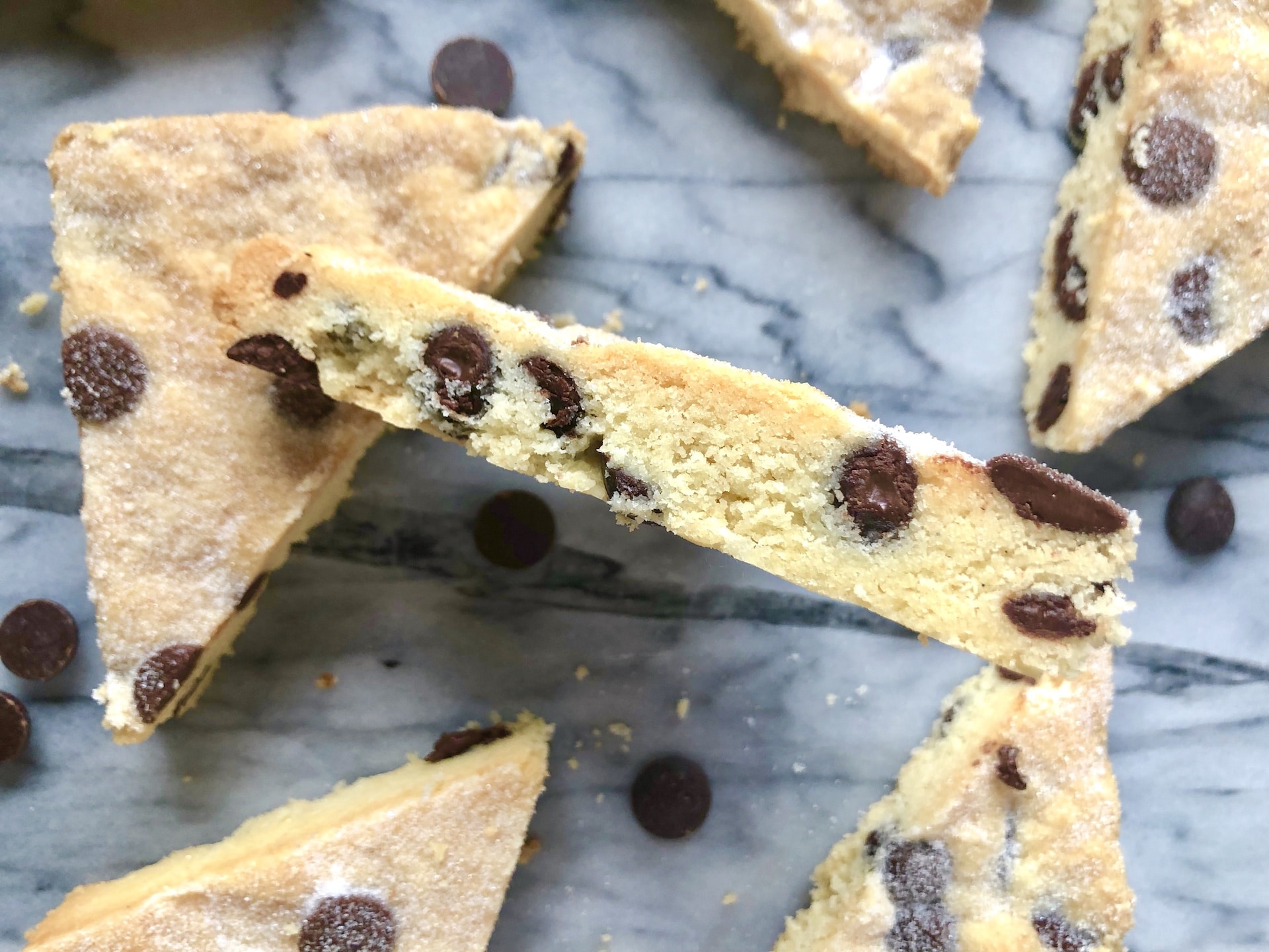 easy chocolate chip shortbread bars