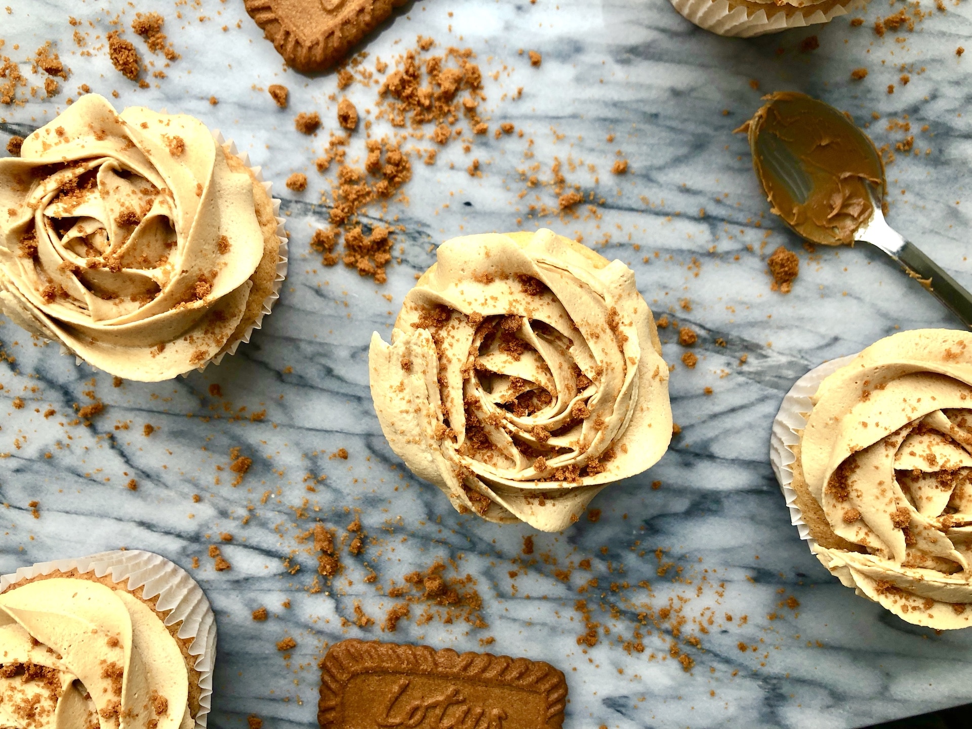 salted caramel biscoff cupcakes