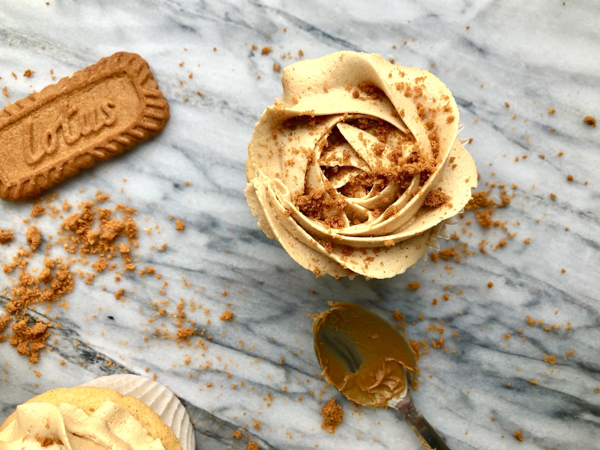 salted caramel biscoff cupcakes