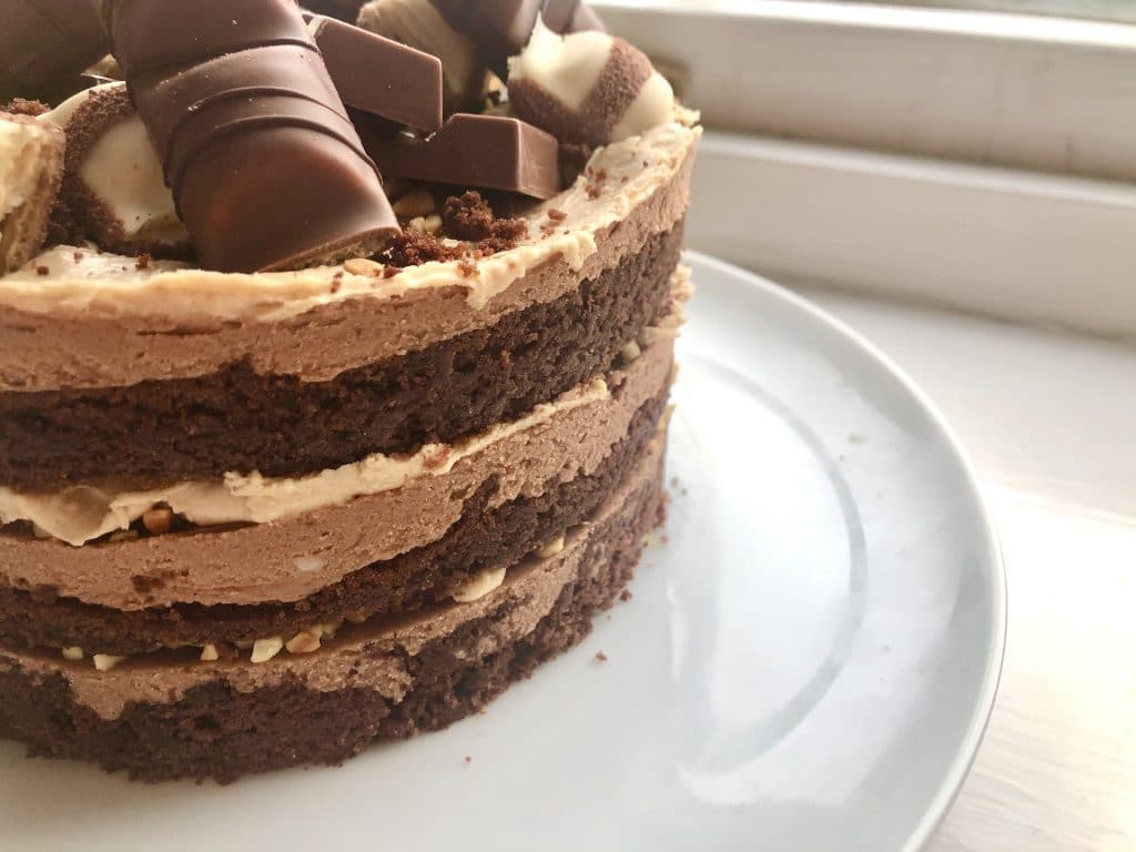 kinder bueno cake