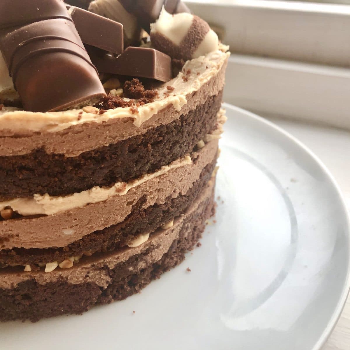 kinder bueno cake