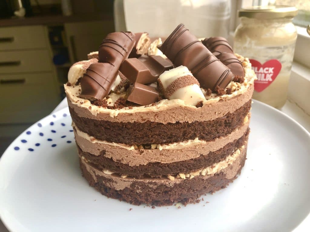 kinder bueno cake