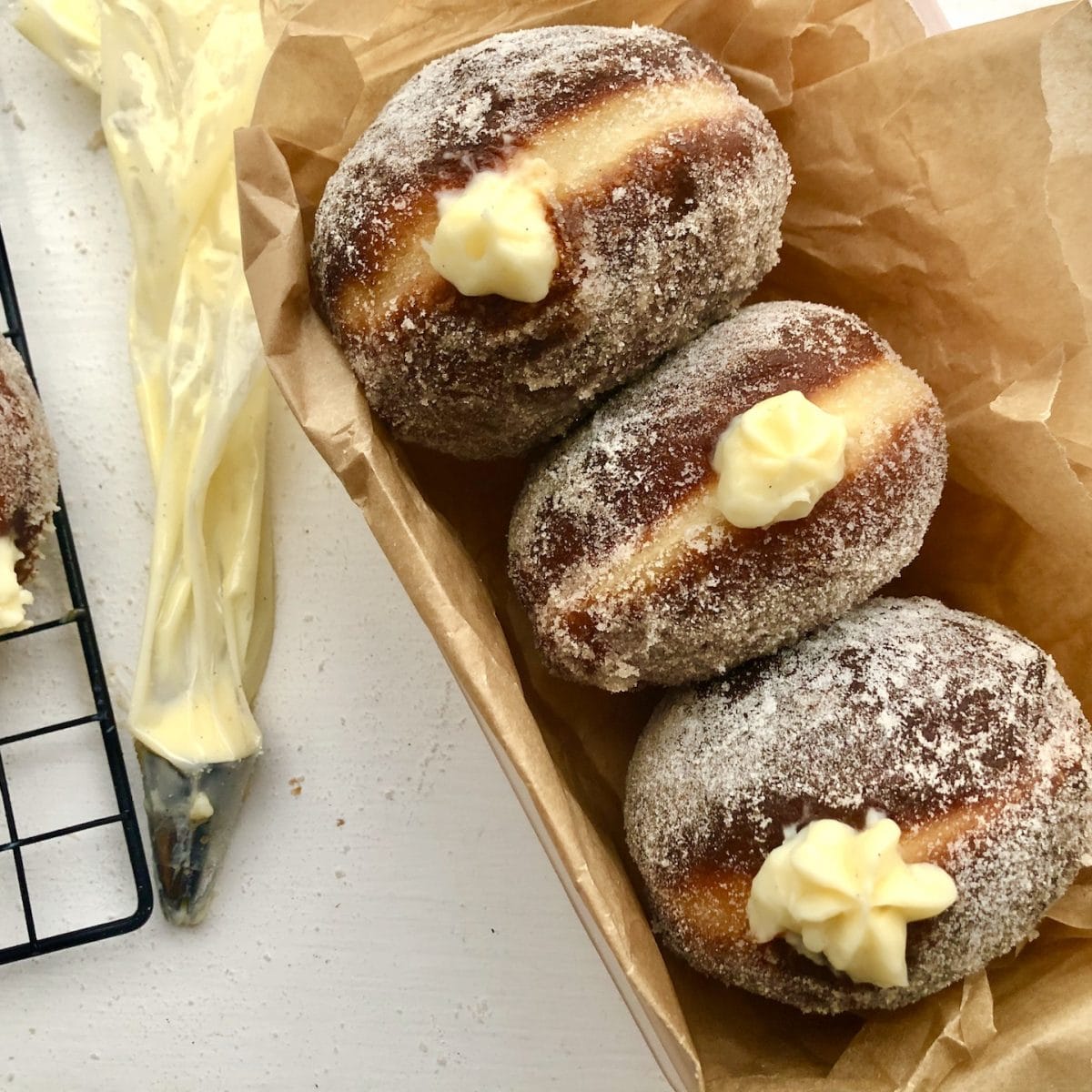 vanilla custard doughnuts