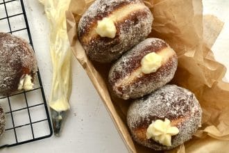 vanilla custard doughnuts