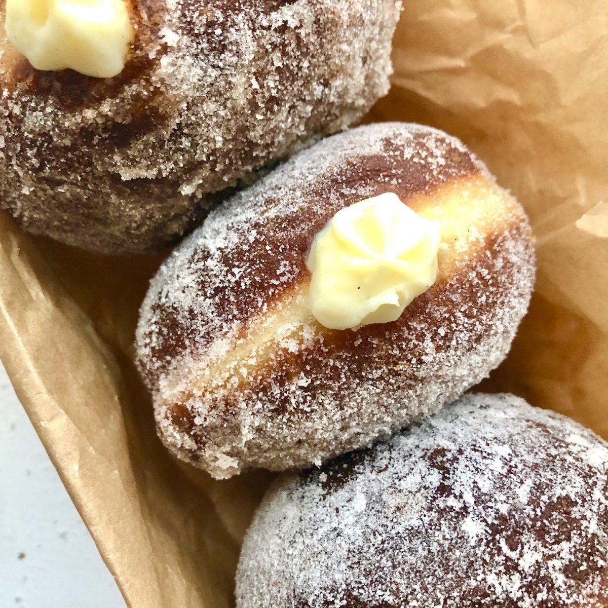 vanilla custard doughnuts