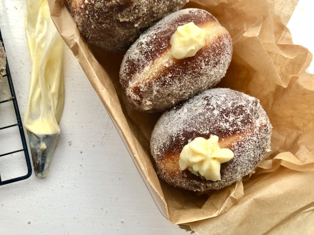 vanilla custard doughnuts