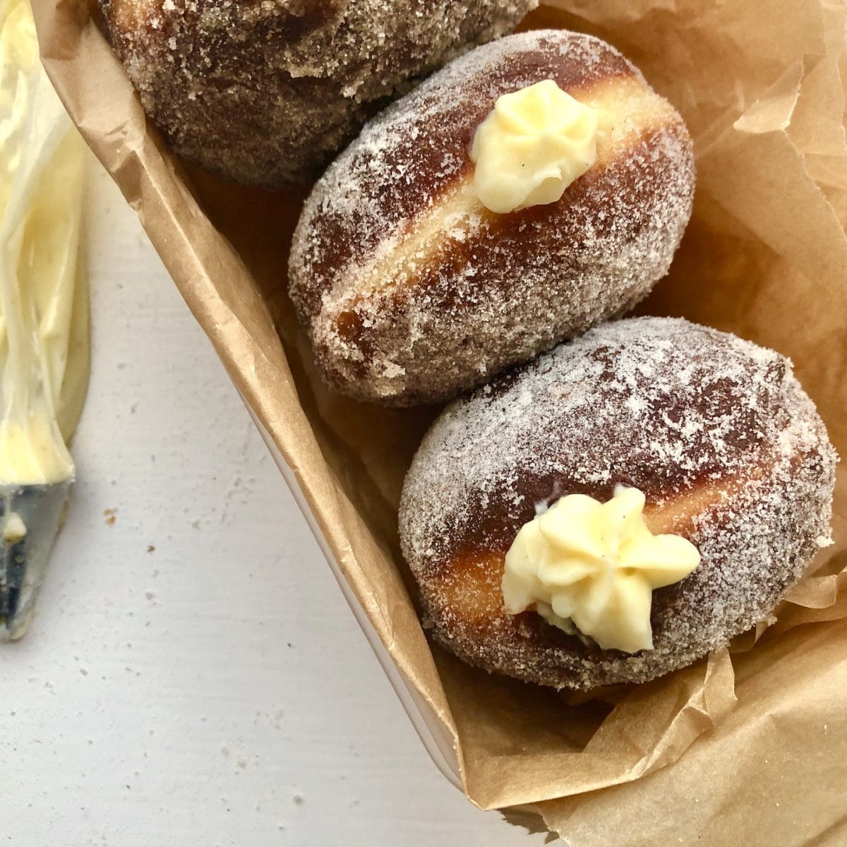 vanilla custard doughnuts