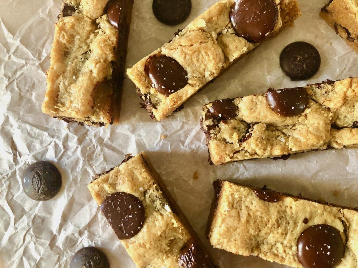 Salted Chocolate Chunk Peanut Butter Cookie Bars – Maverick Baking