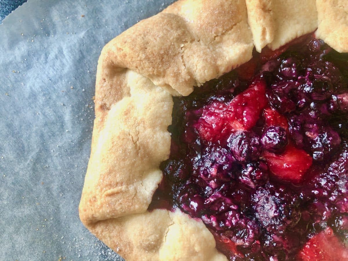 Summer Berry Galette – an easy pie recipe! – Maverick Baking